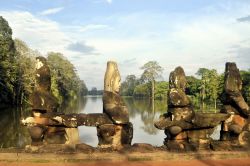 1008 Angkor Thom Thvear Tonle Om 4.jpg